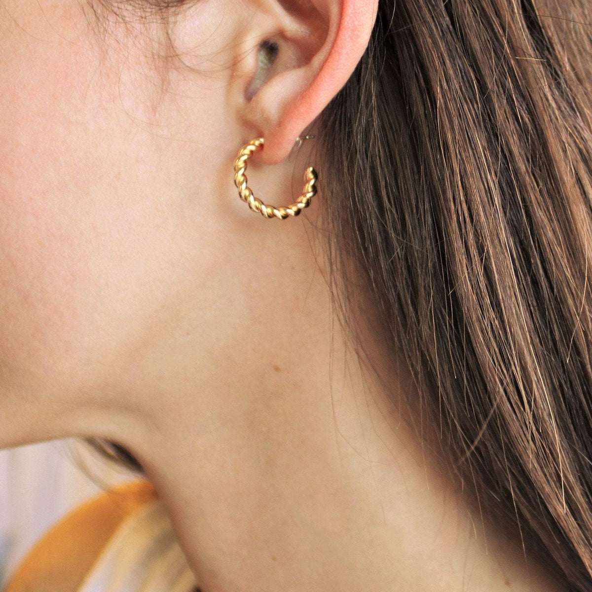 Julia Hoops