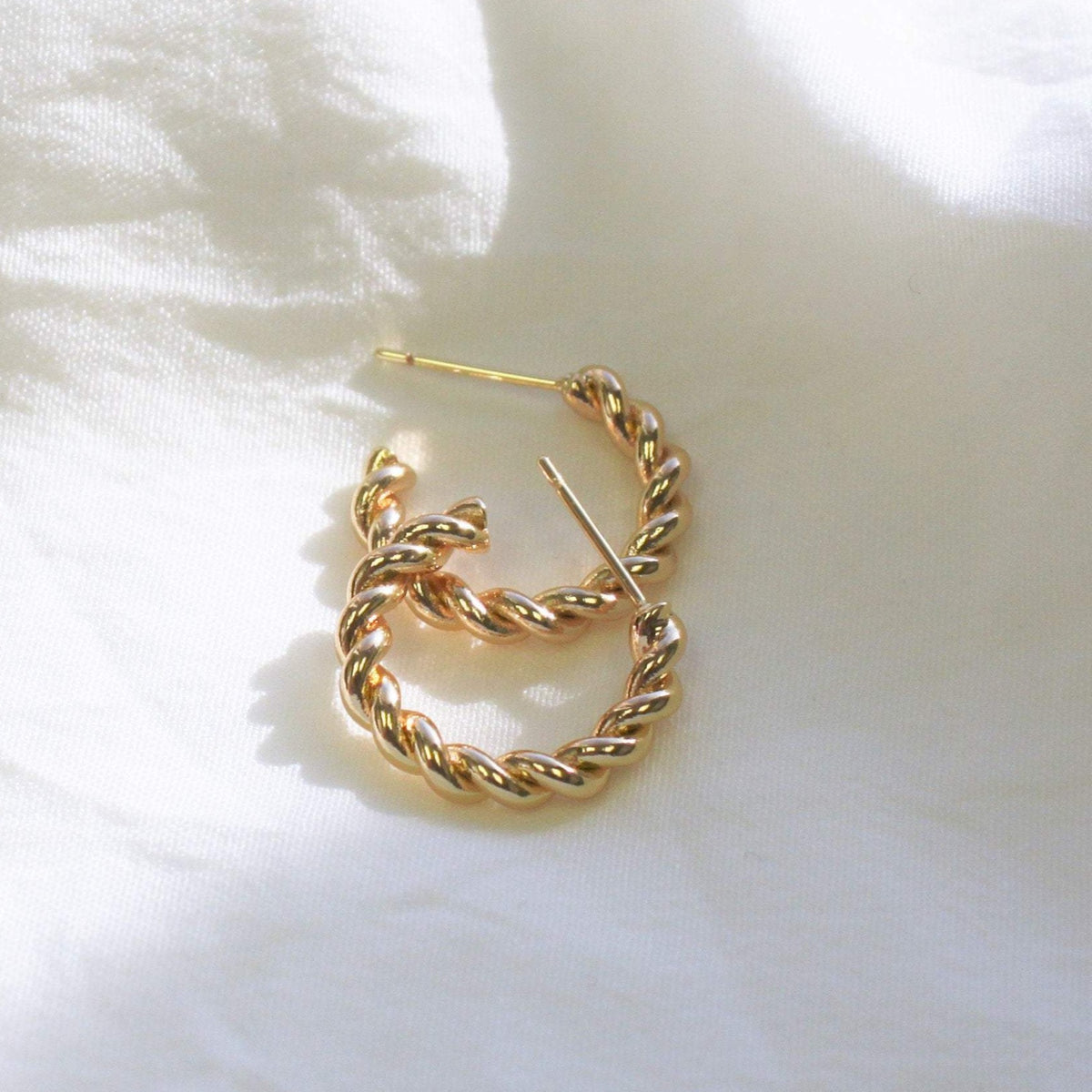 Julia Hoops