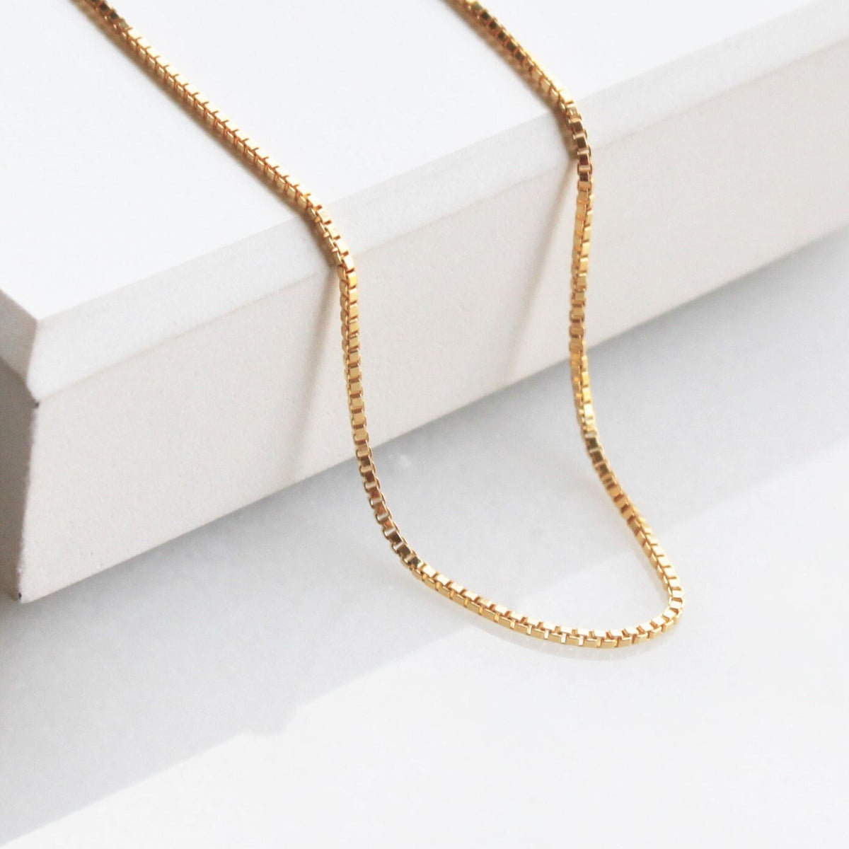 Demure Box Chain